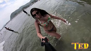 Preview 2 of Kajal Sxe Tamil Roj - Cibele Pacheco arrasando na praia do Pereque em guaruj&aacute_