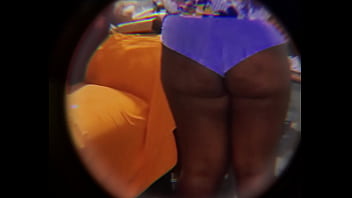 Preview 2 of Ddd Xx - C&acirc_mera escoondida real flagra vizinha crente a vontade
