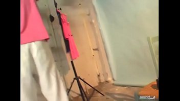 Preview 1 of Mia Khalifa In Lab - Manon wordt na de fotosessie door de fotograaf geneukt