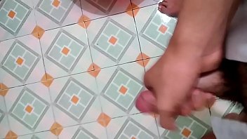 Preview 2 of Step Bathroom - Học sinh quay tay