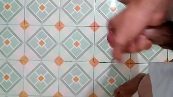 Preview 1 of Step Bathroom - Học sinh quay tay