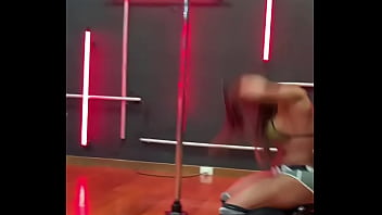 Preview 2 of Forest Ser - Gracyanne Barbosa deliciosa fazendo pole dance