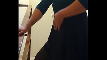 Preview 1 of Kitchen Aunty Stuck Force - Culo de madura