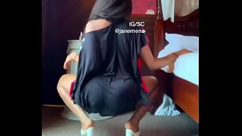 Preview 2 of Riley Jenner Pissing Hd Video - mulata dancando