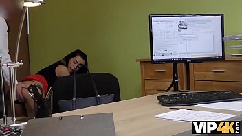 Preview 3 of Send Video - VIP4K. Inga Devil ne s&#039_attendait pas &agrave_ avoir des relations sexuelles avec des inconnus,  mais &ccedil_a arrive