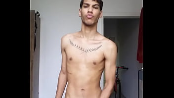 Preview 3 of Curvv Mamma - Novinho mostrando o pau
