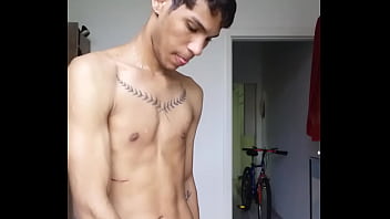 Preview 4 of Curvv Mamma - Novinho mostrando o pau