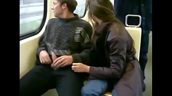 Preview 3 of Interwiew - Jolie francaise suce son plan cul dans le train et laisse un inconnu la filmer
