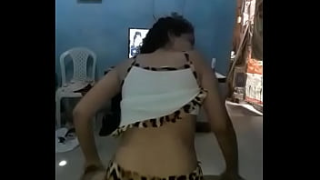 Preview 3 of Sexy Gf Sister - NOVINHA DAN&Ccedil_ANDO FUNK COM SHORTINHO SOCADO