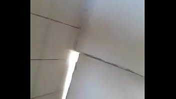 Preview 2 of Bokep Cewek Cantik Virgin - Minha prima novinha me obrigou a transar com ela e ela geme muito gostoso toda empinadinha pra mim com sua bunda gostosa