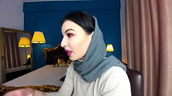 Preview 2 of Gorda Tro Casero - Cute Little Muslim Girl Playing With Her Pussy For You...