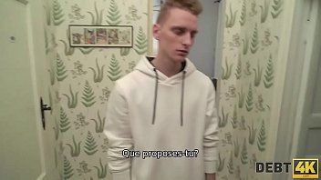 Preview 2 of Som Give His Mom A Massage - Debt4k. Mince miss suce une bite et a des relations sexuelles anales avec un collectionneur grossier