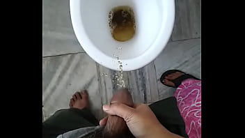 Preview 3 of Fast Sexvery - Woman holding and making him piss
