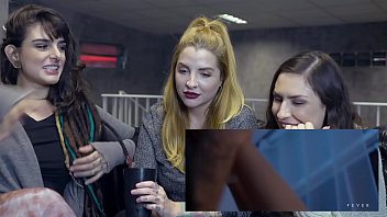 Preview 3 of Thundercloud Rabbit Vibrator - PORN REACT sem censura! Dread Hot,  Clara Aguilar e Emme White assistindo a um porn&ocirc_