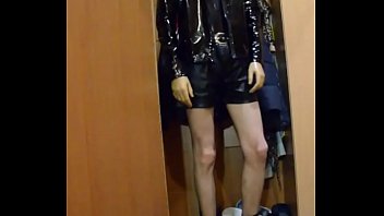 Preview 4 of Privat Anal Zuhause Gefilmt - Guy in leather shorts and pvc leotard