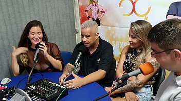 Preview 3 of Milk Xnxvideos - Entrevista para R&aacute_dio Saara Programa Sexc&ecirc_ncia