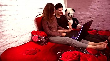 Preview 1 of Scary Monsters Fuck3d Girl - We start watching netflix with my girlfriend and we end up fucking hot