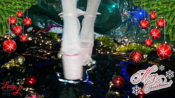 Preview 2 of Oman Xxxcom - Lady L extreme high heels.Merry christmas.