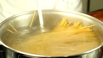 Preview 3 of Bahglasayxx Moie - Como fazer um macarr&atilde_o gostoso daqueles,  de dar &aacute_gua na boca