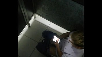 Preview 2 of Brazzers Mom Son Massage - Ba&ntilde_o de mercado