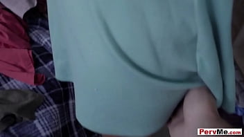 Preview 2 of Tits Out In Public - Siendo infiel a mi est&uacute_pida enamorada - Parte 2