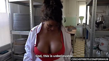 Preview 2 of Brazzers Khalifa - Chloe Lammour em restaurante HD
