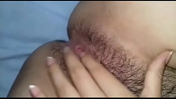 Preview 1 of Skandal Berhijab - Mi novia me env&iacute_a video masturbandose