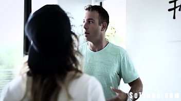 Preview 2 of Handyvideo Teen Pee - Ignorant Guy Tries Converting Lesbian StepSis Straight - Uma Jade