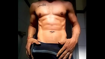 Preview 1 of Queen Sake - Gozando no banheiro do trabalho