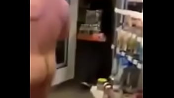 Preview 2 of Vinteg Queen Fuck By Bodyguard - De compras en pelotas