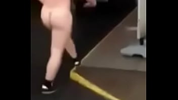 Preview 1 of Vinteg Queen Fuck By Bodyguard - De compras en pelotas