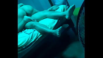 Preview 4 of Kuwari Bhabhi Ki Bf - Mi vecina no aguanta y se monta a probar su regalo