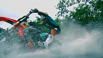Preview 2 of Story Mom Son Romantic - moto acuatica
