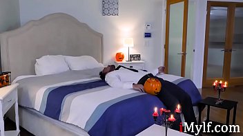 Preview 1 of Mat Sister - Count Dracula&#039_s MILF Cunt Fucked- Anna Bell Peaks