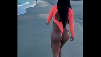 Preview 2 of Coock Ninja Studio Fuck - GOSTOSA BUNDA GRANDE ANDANDO NA PRAIA