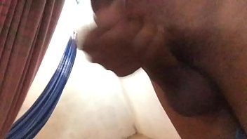 Preview 4 of Hidden In Lido - Gozando muito batendo uma