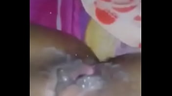 Preview 1 of Hijab Milfs - Mujer salvadore&ntilde_a metiendose un pepino