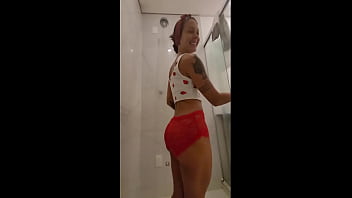 Preview 1 of Struggle Fucking Female Agent - Esposa safada limpando o box e se acabando na siririca - Ana Rothbard