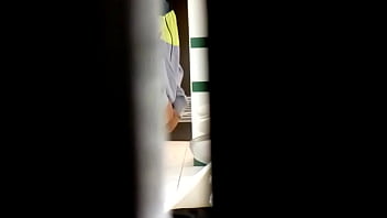 Preview 2 of Pepsi Monreo - espiando en bathroon 4