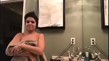 Preview 2 of Mp3 Videis - TWITCH STREAMER ACCIDENTAL BOOB SLIP