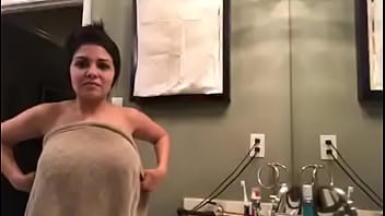 Preview 3 of Mp3 Videis - TWITCH STREAMER ACCIDENTAL BOOB SLIP