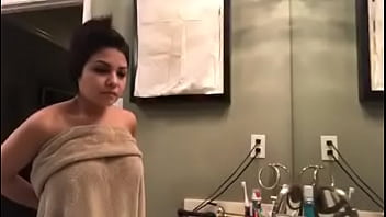 Preview 1 of Mp3 Videis - TWITCH STREAMER ACCIDENTAL BOOB SLIP