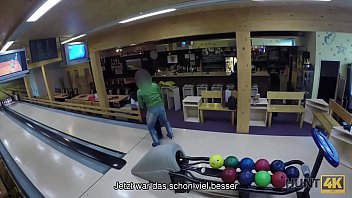 Preview 2 of Mom And Daughter Orgasme - HUNT4K. Wenn der Typ Geld bekommt,  vergisst er alle Regeln und verkauft GF Ornella Morgen