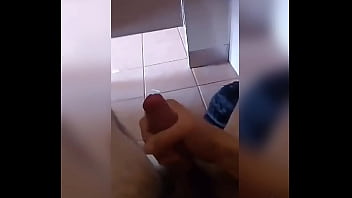 Preview 1 of Alison Taylor Julia Ann - Me termin&oacute_ de masturbar en el ba&ntilde_o de mi escuela (mientras alguien usa el ba&ntilde_o a mi lado)