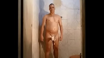 Preview 2 of Lasbans Xxx - A Minha Rola est&aacute_ tomando um Banho