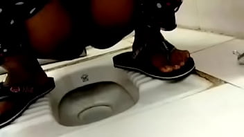 Preview 2 of Sexs Xxl - Desi girl pissing