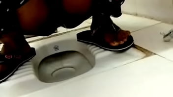 Preview 3 of Sexs Xxl - Desi girl pissing