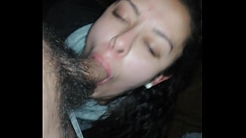 Preview 4 of Cum Insead - Me da una mamada mam&aacute_ soltera