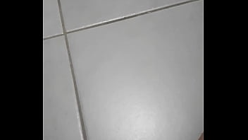 Preview 1 of Nepali Pari Tamang Porn - Pisse heimlich auf gasttoilette den boden voll