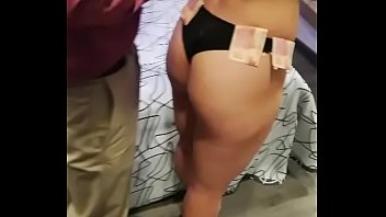 Preview 1 of Mondje Vol - Mi hotwife juega a la scort con amigo single